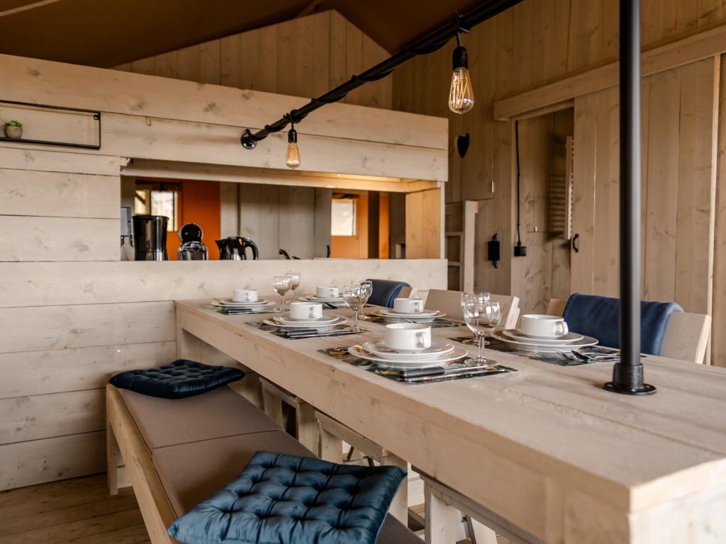 Glamping Lodge image 4