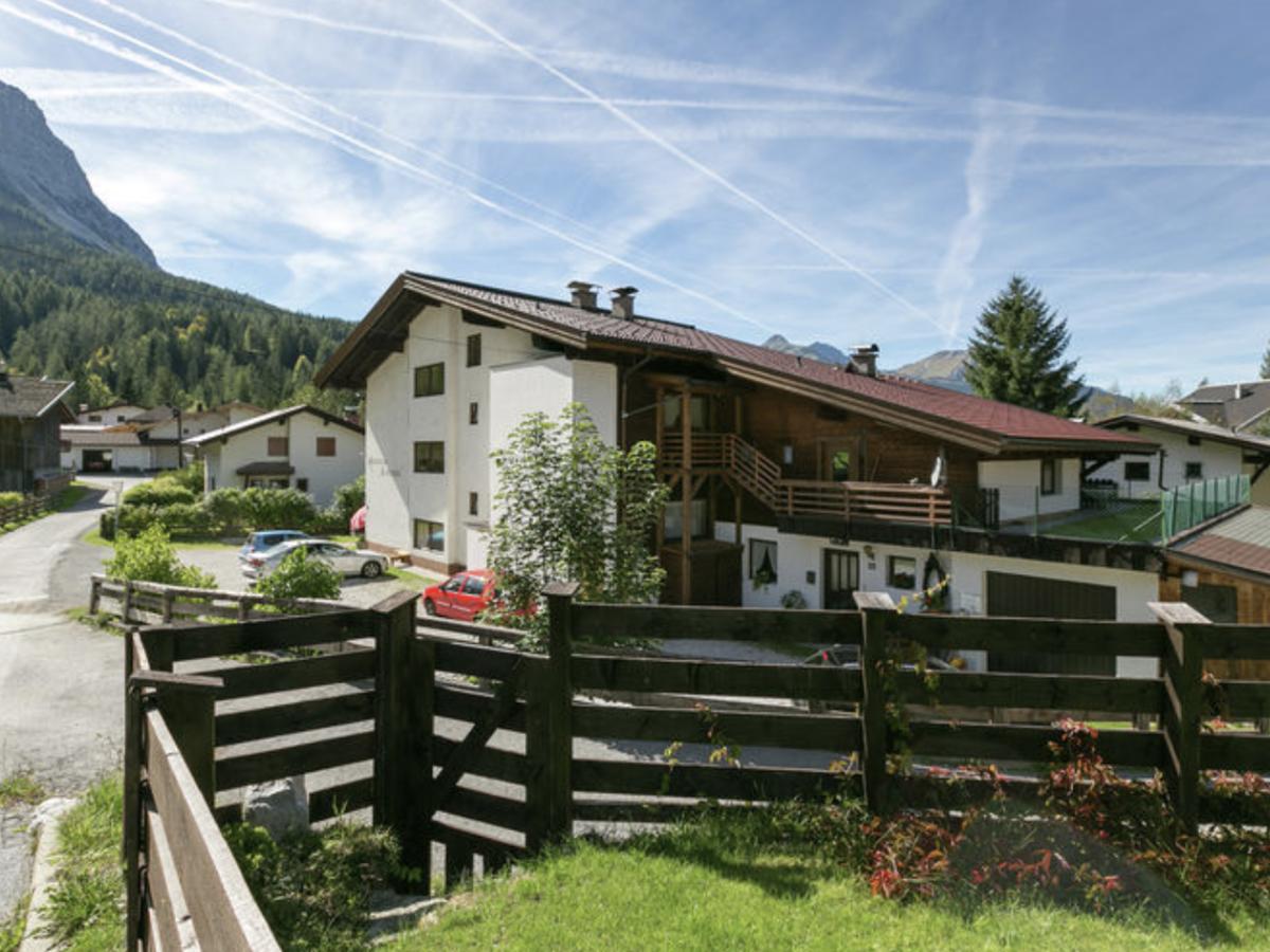 Villa photo 1