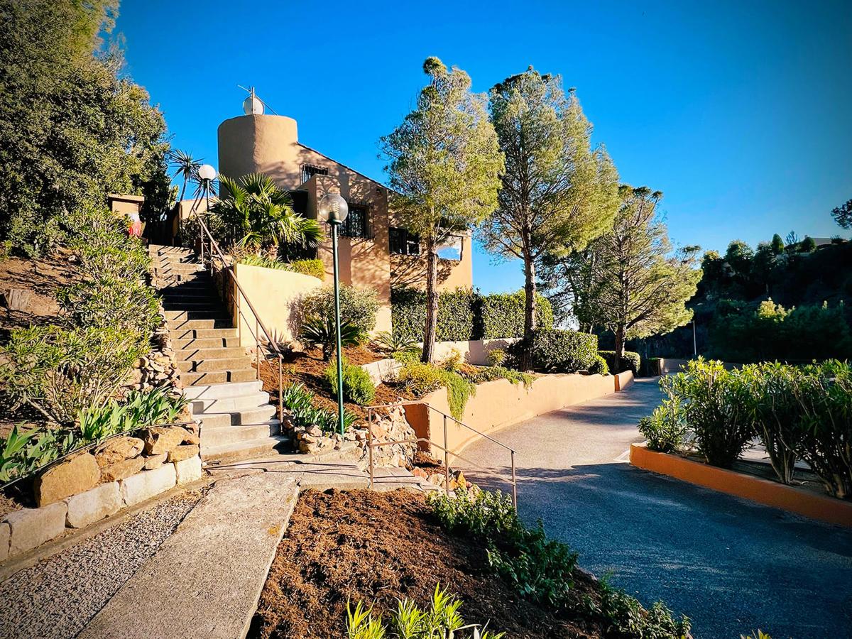 Villa photo 1