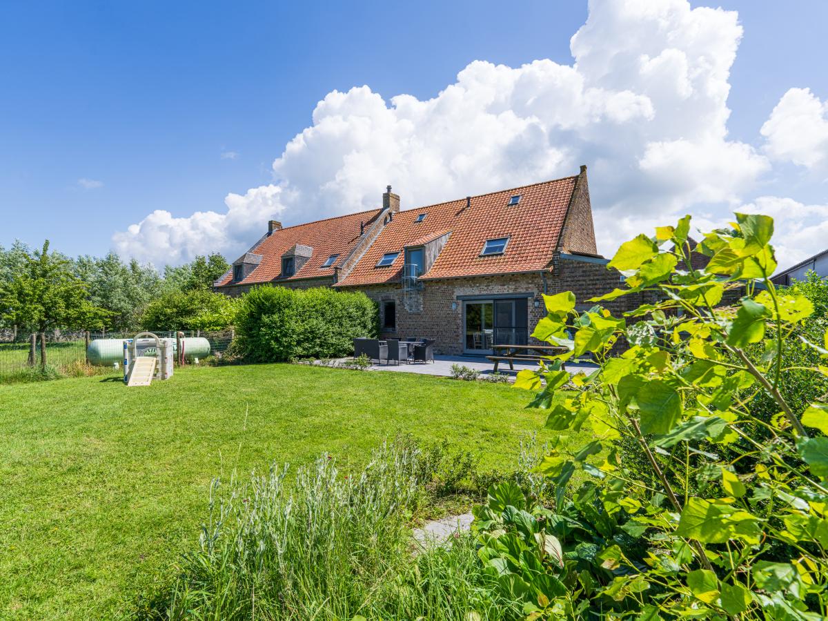 Villa photo 1