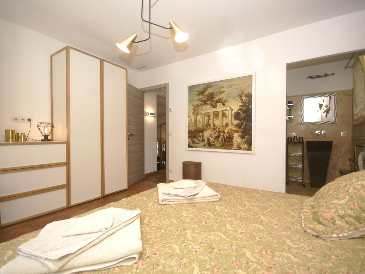 Bed Room