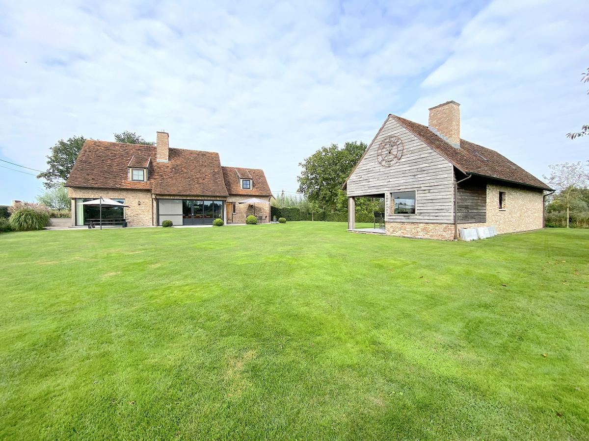 Villa photo 1