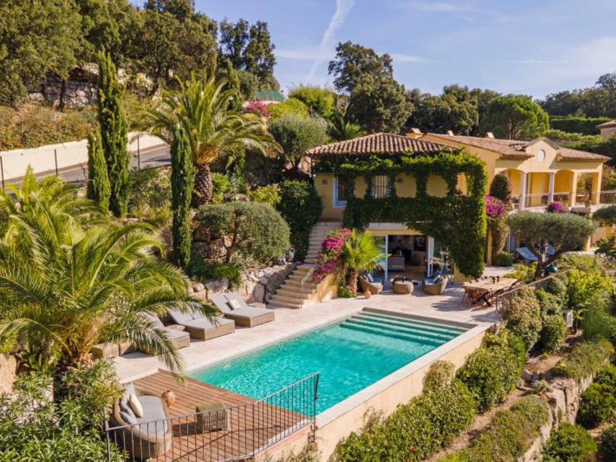 Villa photo 1