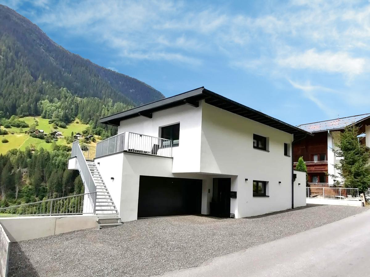 Villa photo 1