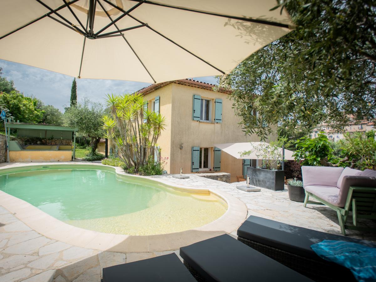 Villa photo 1