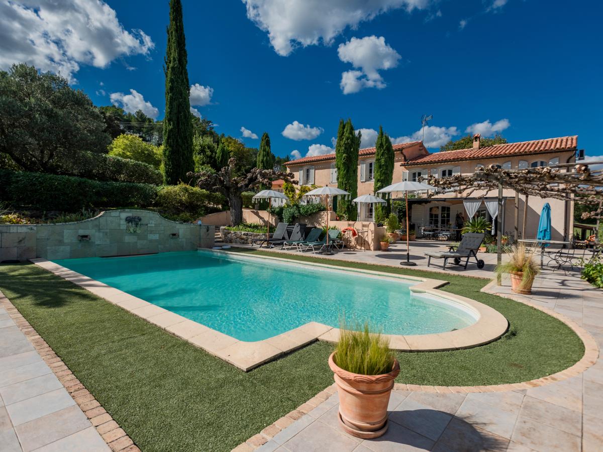 Villa photo 1