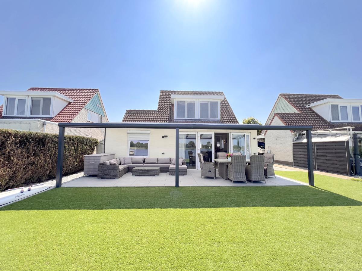 Villa photo 1