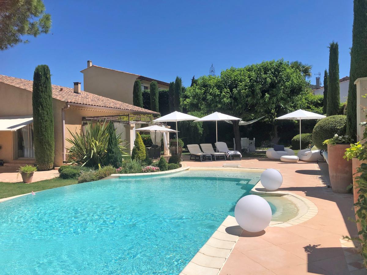Villa photo 1