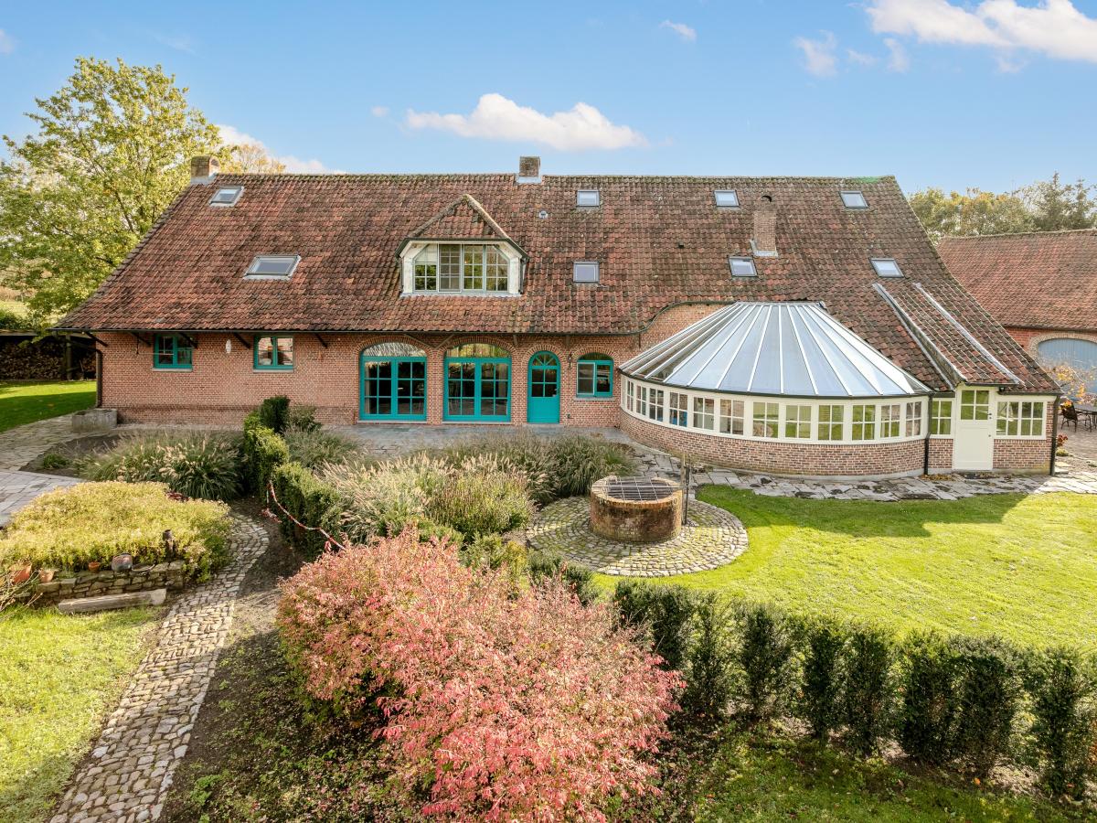 Villa photo 1