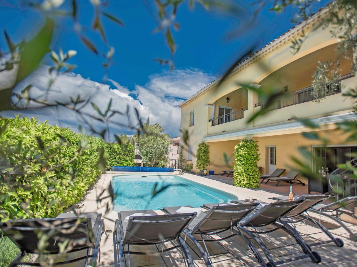 Villa photo 1