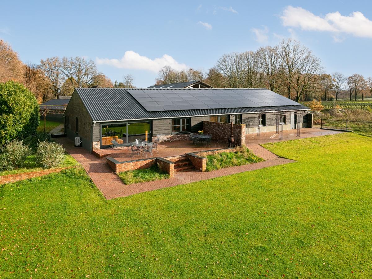 Villa photo 1