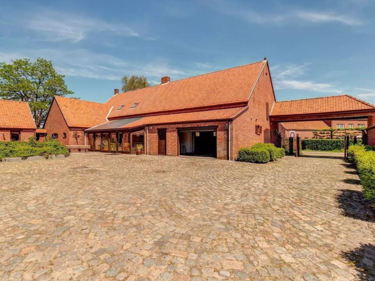 Villa photo 1