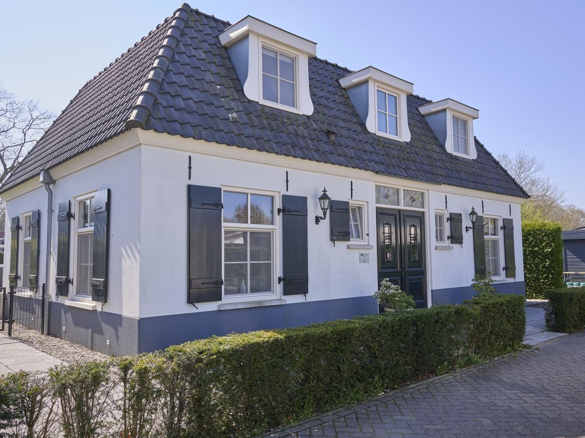 Villa photo 1