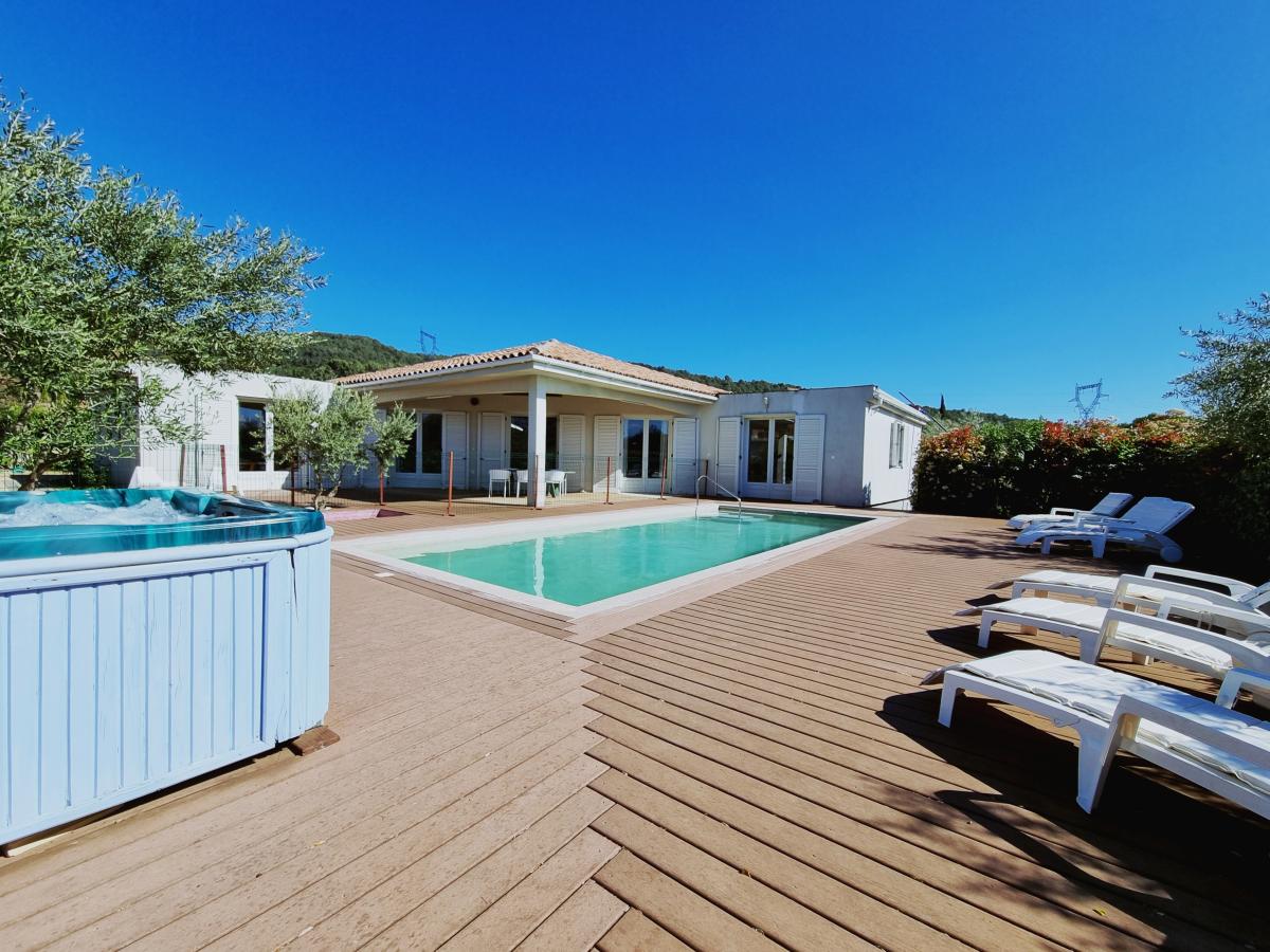 Villa photo 1