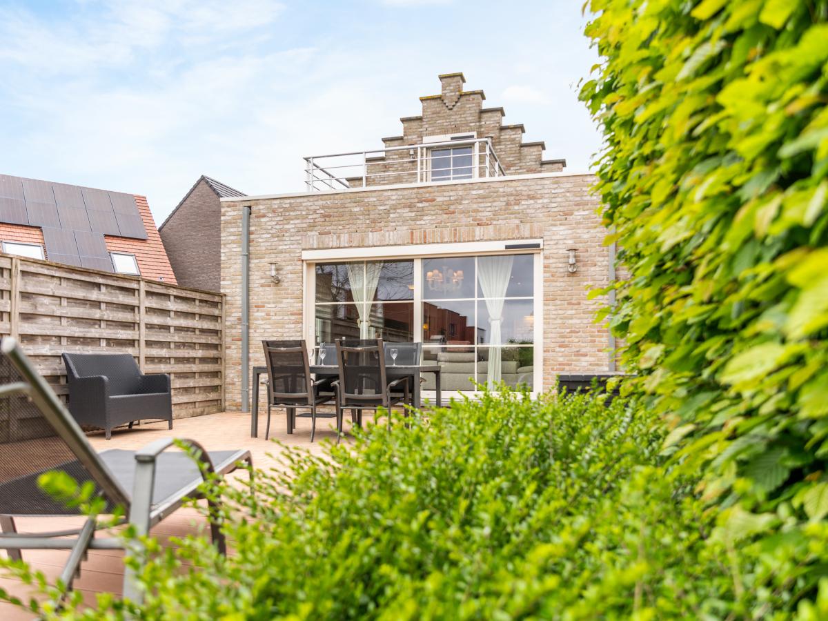 Villa photo 1