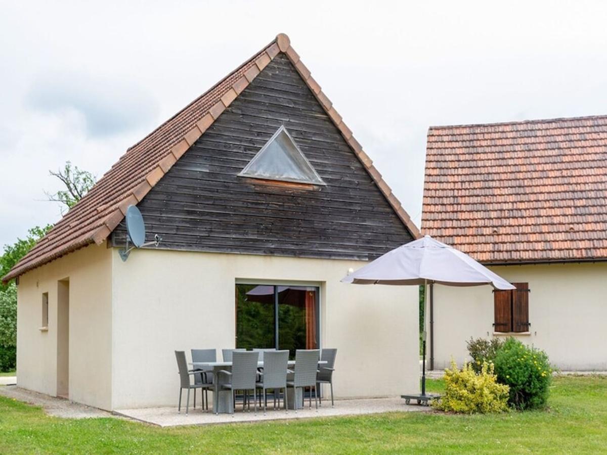 Villa photo 1