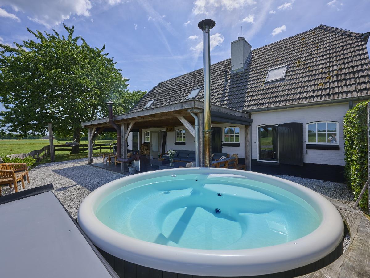 Villa photo 1