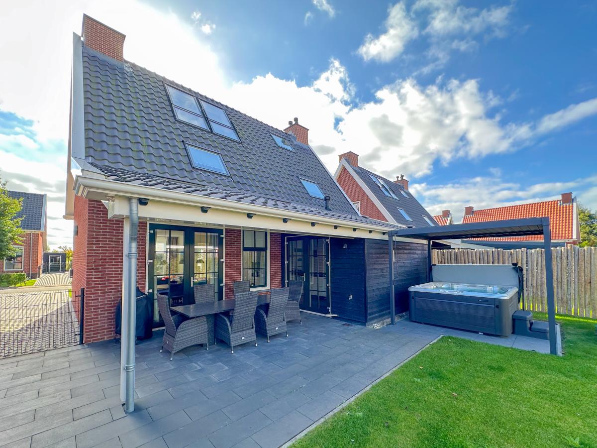 Villa photo 1