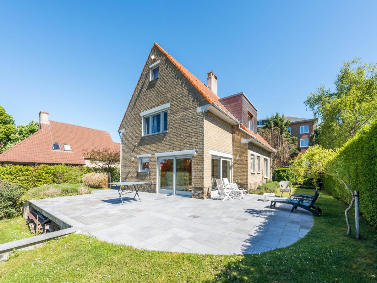 Villa photo 1