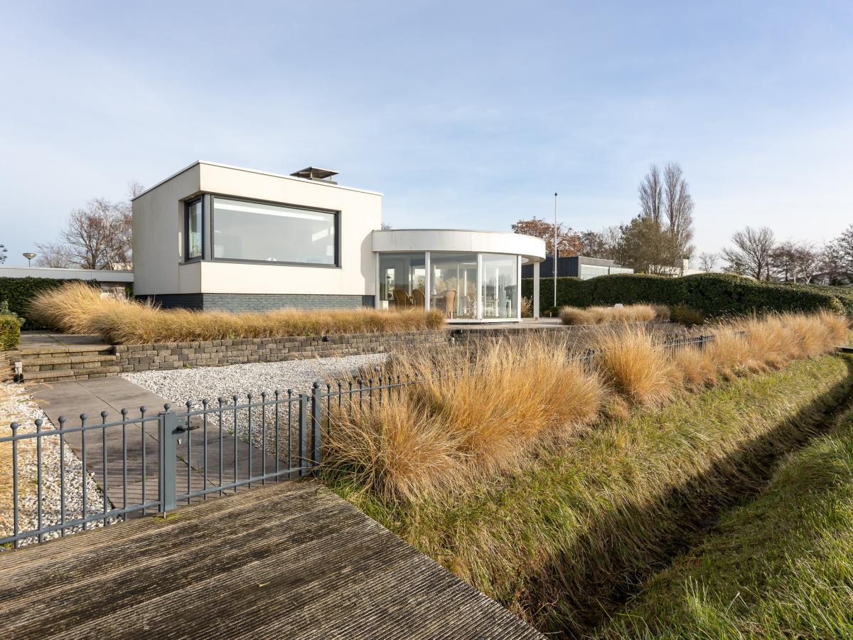 Villa photo 1