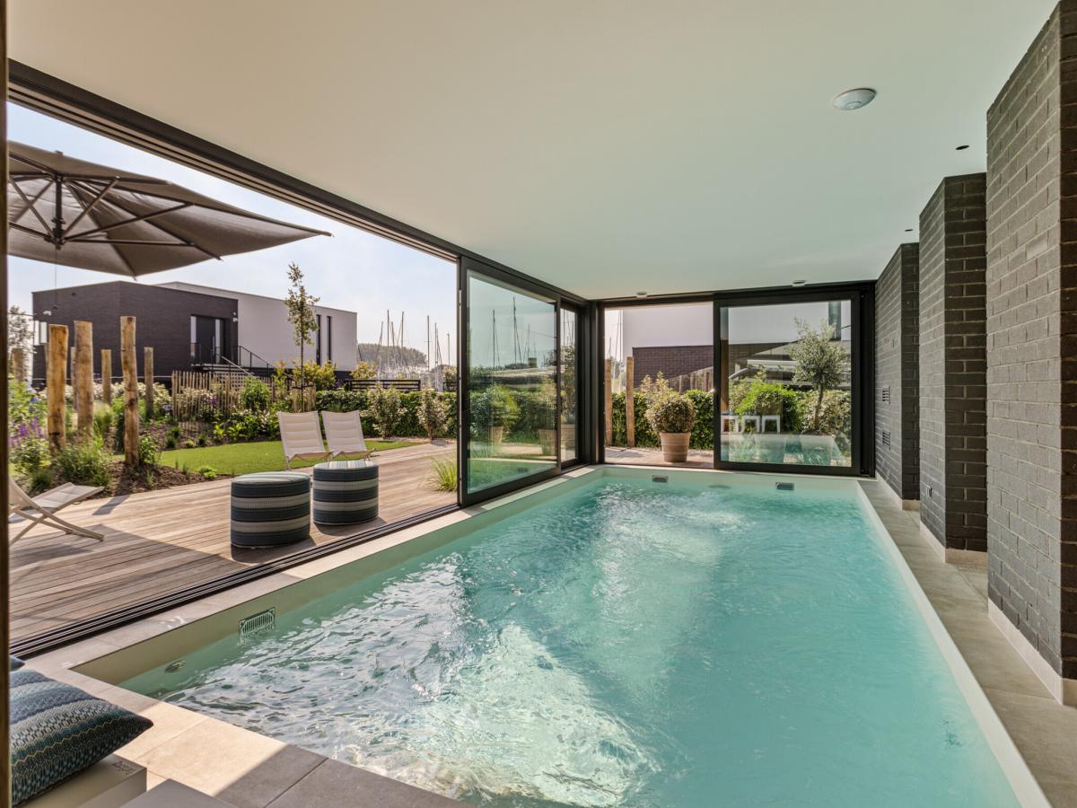 10-persoons luxe watervilla in centrum Kamperland met zwembad