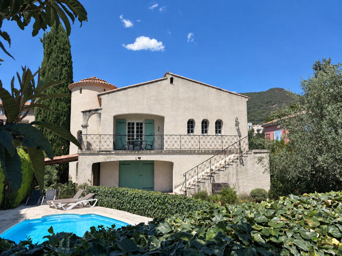Villa photo 1