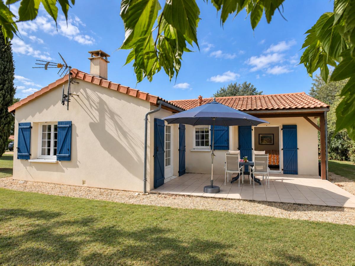 Vrijstaande villa op residence vlakbij golfbaan in Vasles