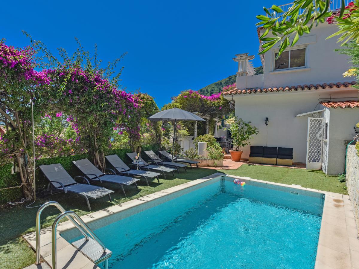 Villa photo 1