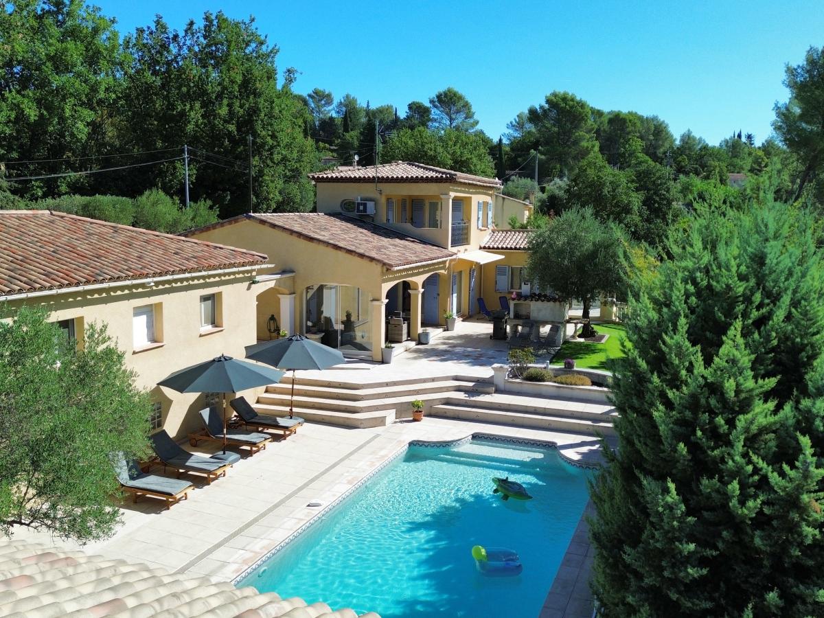 Villa photo 1