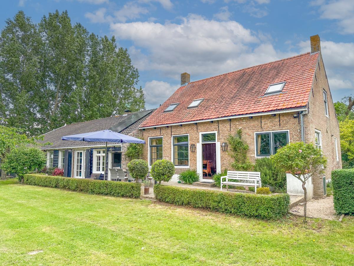 Villa photo 1