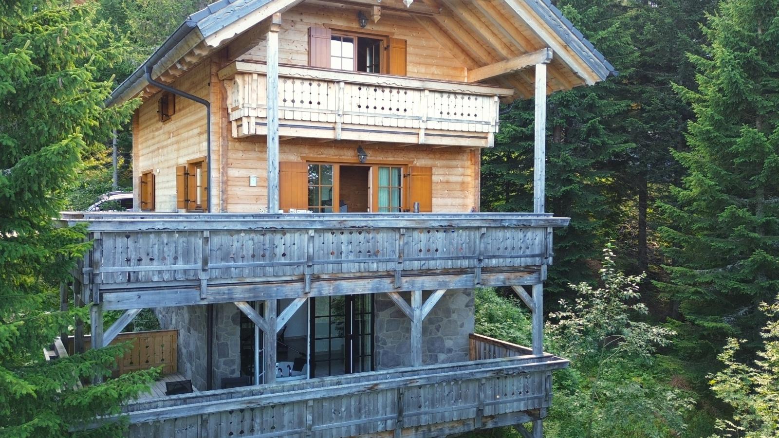 Chalet Bergoase-Buitenkant zomer
