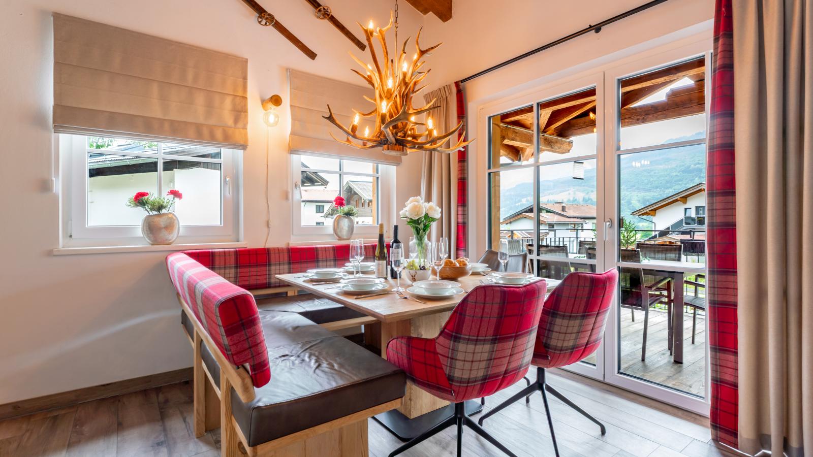 Luxury Tauern Suite Walchen Kaprun 4 - Eetkamer