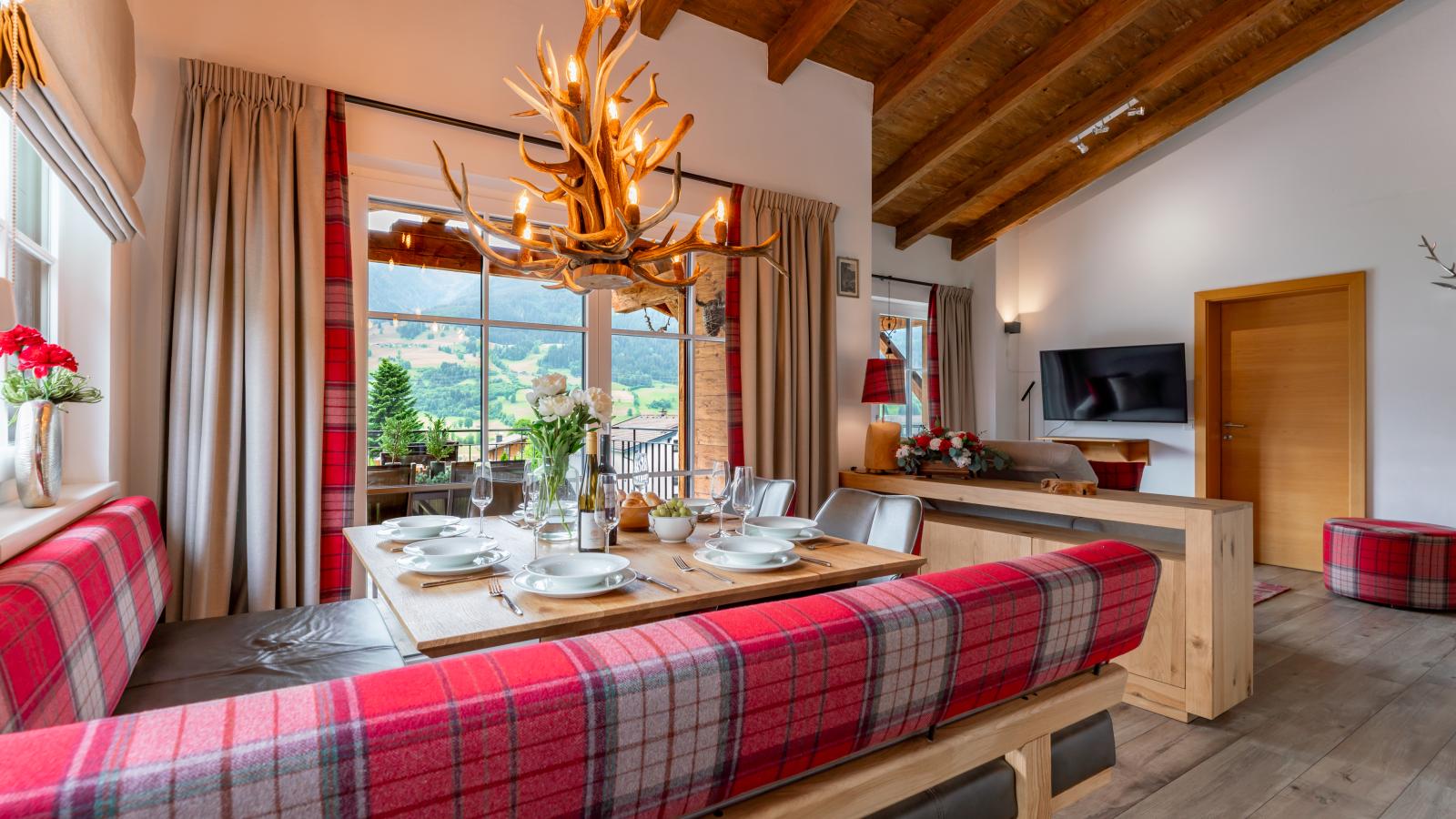Luxury Tauern Suite Walchen Kaprun 4 - Eetkamer