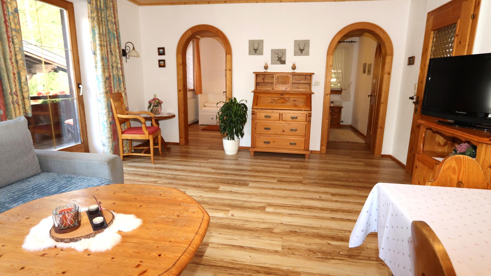 Kirschbaum 3 - Wohnzimmer