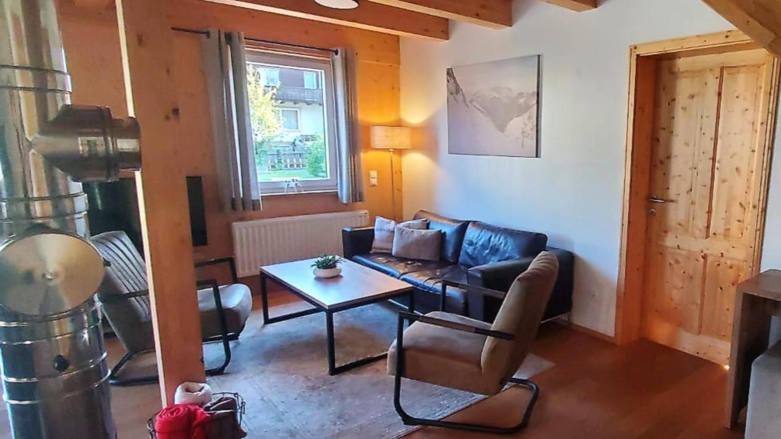 Mur-Chalet St Michael-Salon