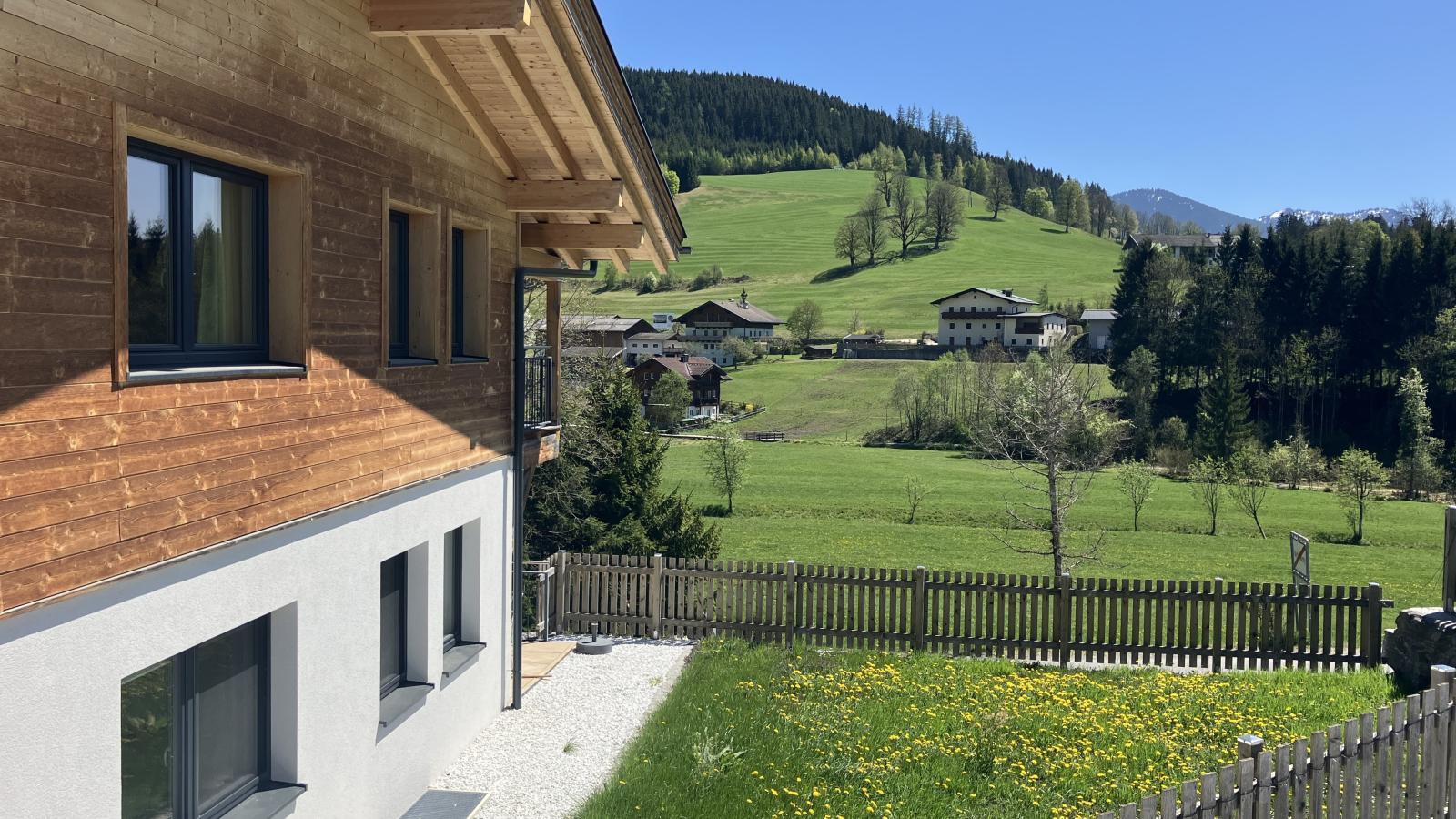 Bergblick - Garten Sommer