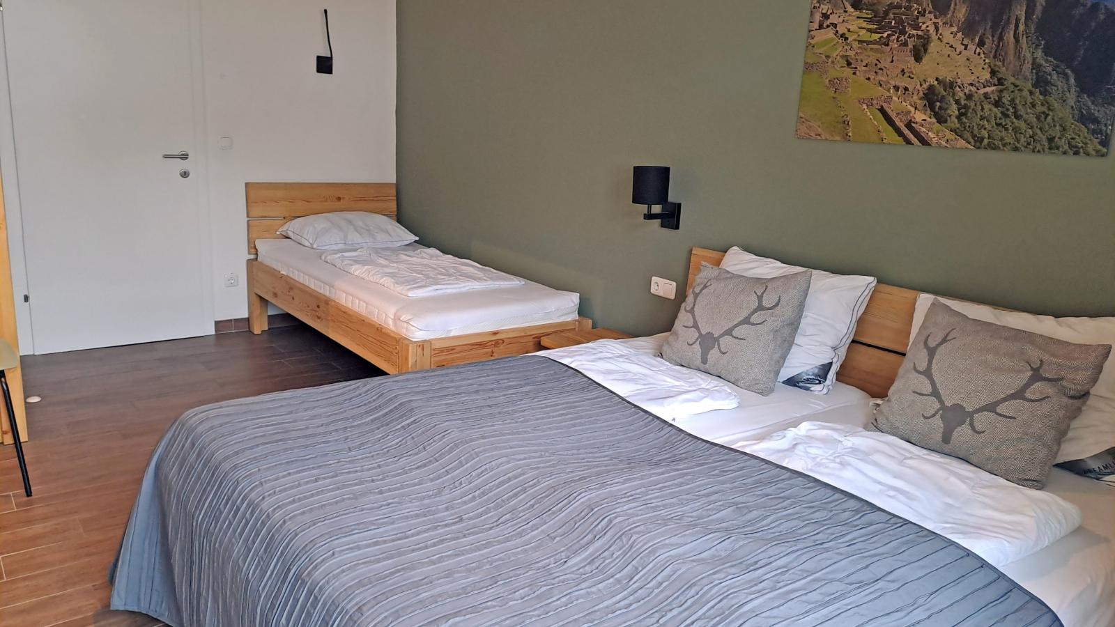 Emma Top 1-Chambre