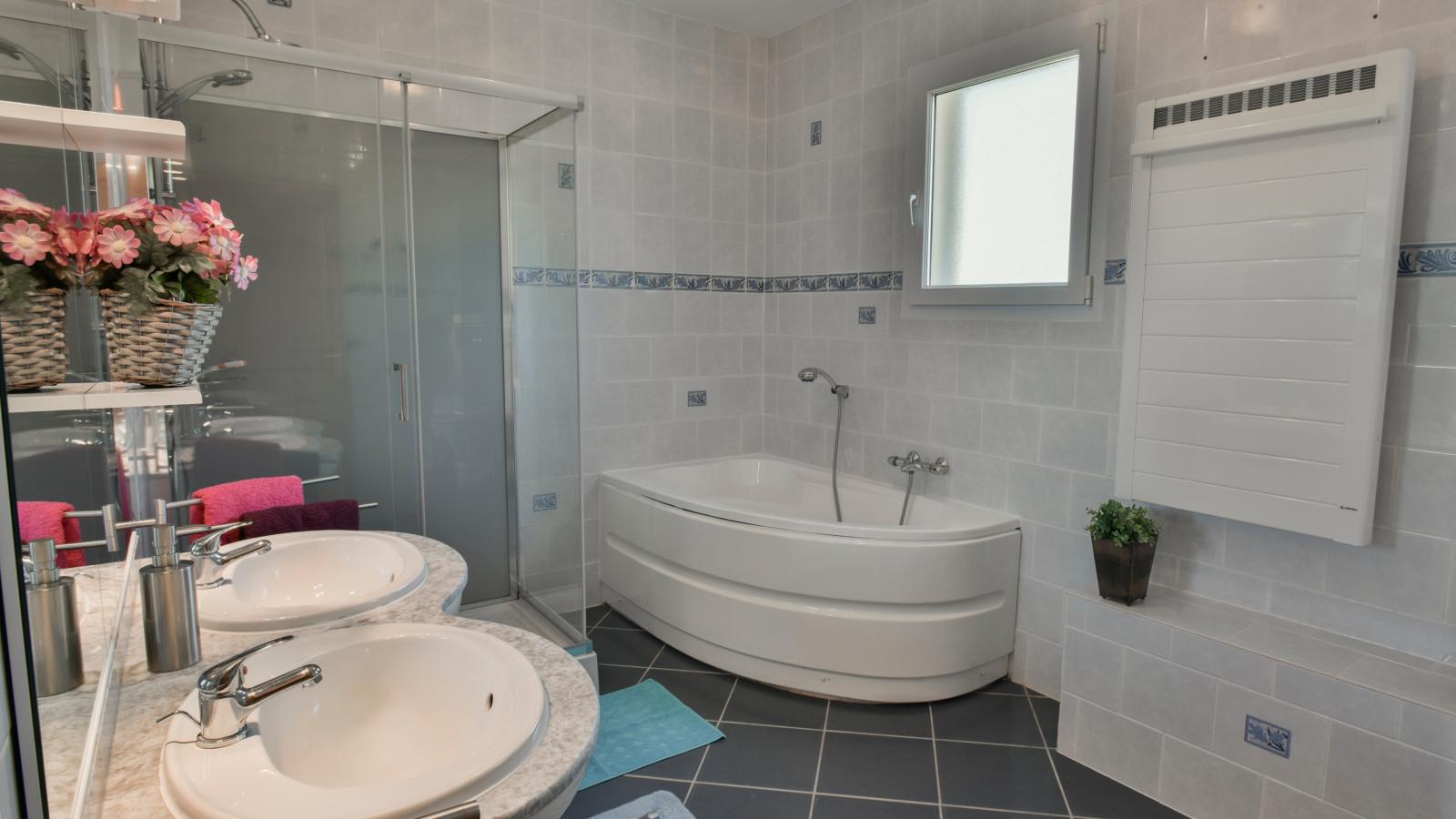Grande Gite Bassoues - Badkamer