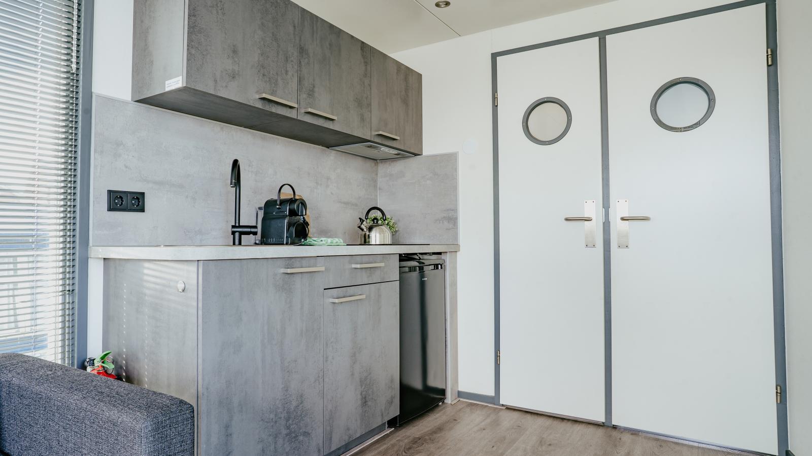 Tiny houseboat Uitgeest I-Cuisine