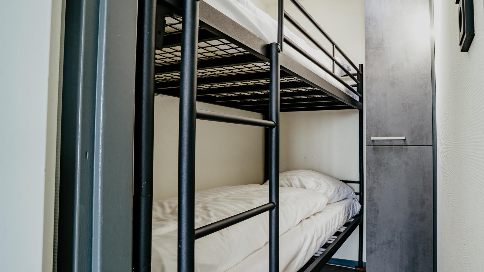 Tiny houseboat Uitgeest I-Chambre