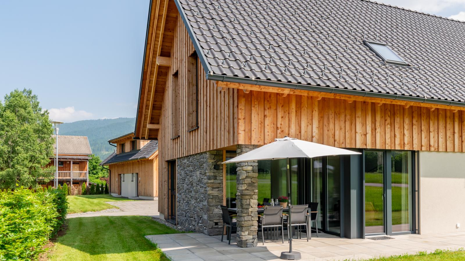 Mountain Chalet Chapeau-Buitenkant zomer