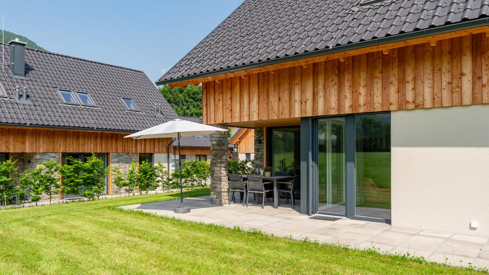 Mountain Chalet Chapeau-Buitenkant zomer