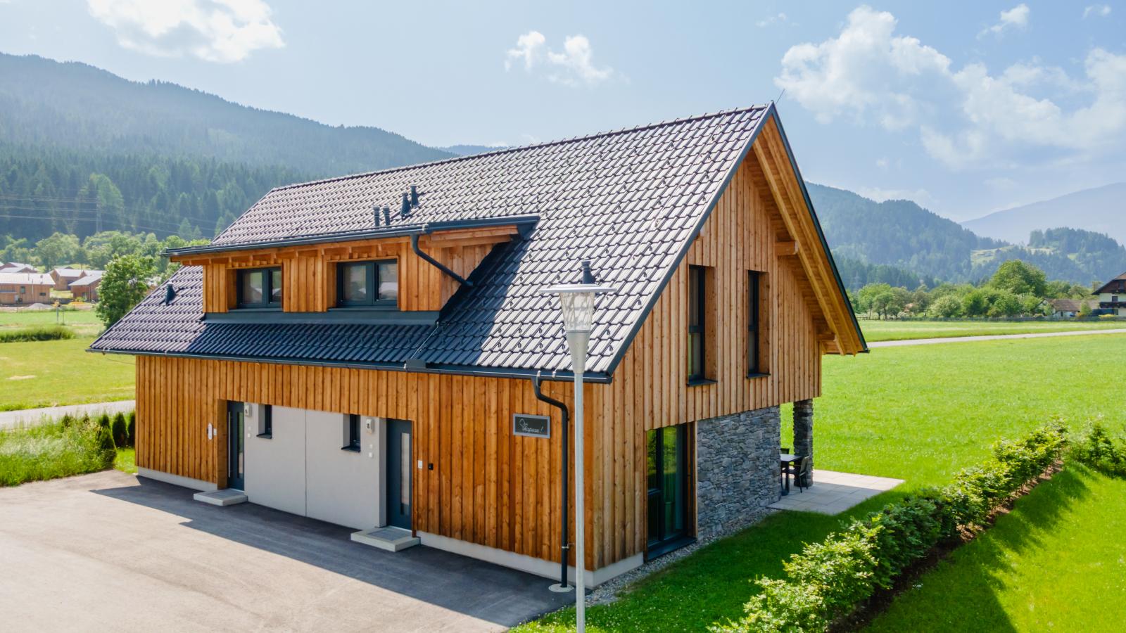 Mountain Chalet Chapeau-Buitenkant zomer