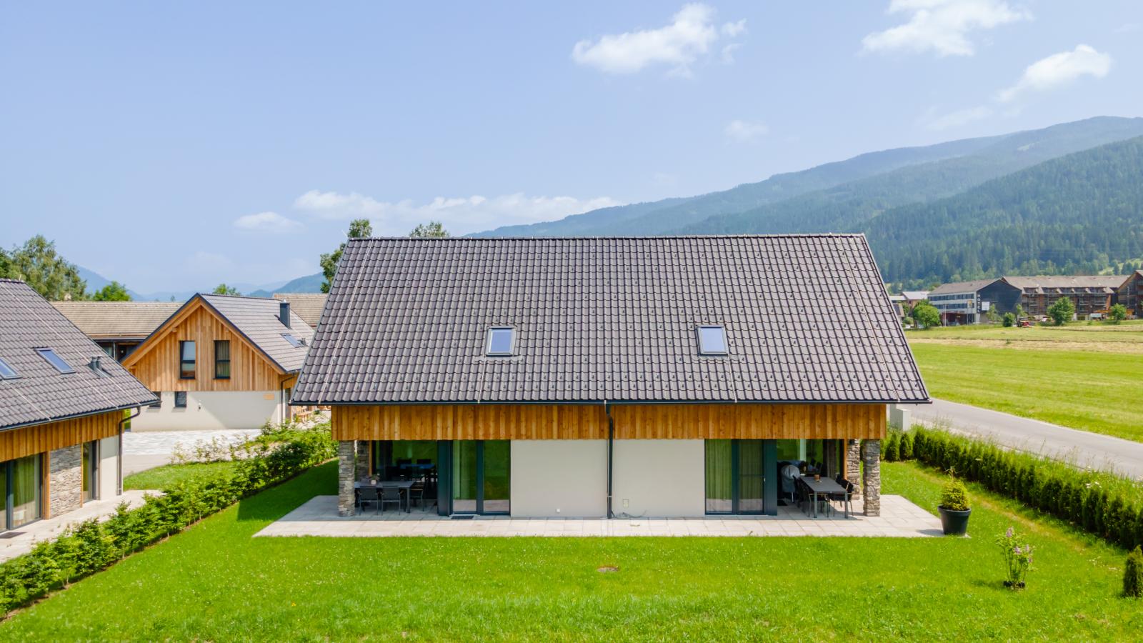 Mountain Chalet Chapeau-Buitenkant zomer