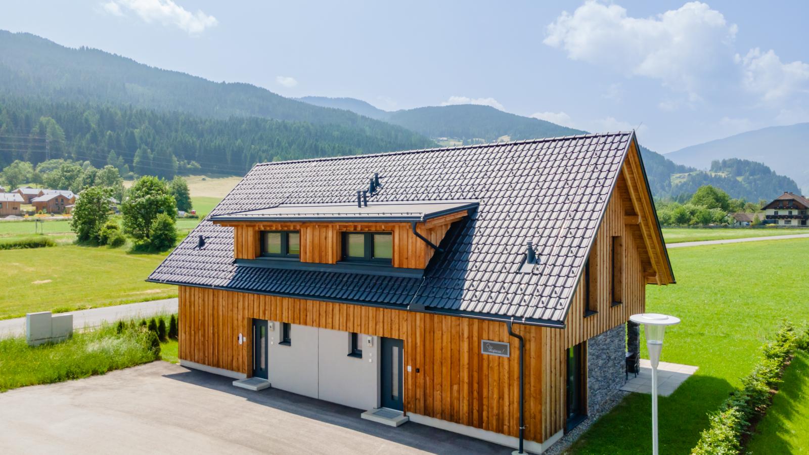 Mountain Chalet Chapeau-Buitenkant zomer