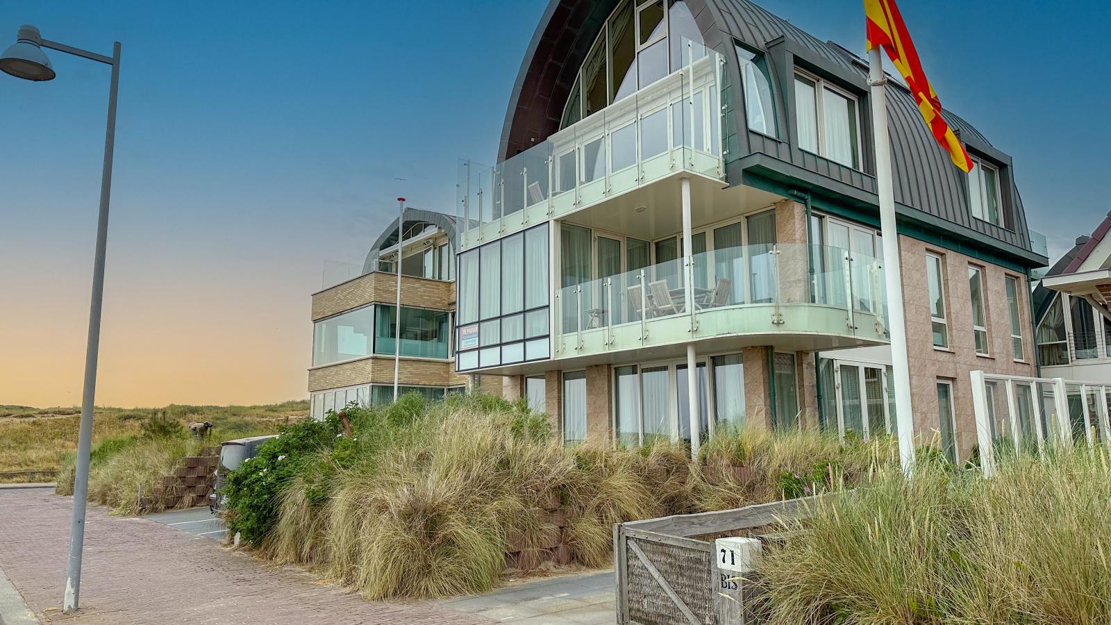 De Garnaal-Exterior in summer