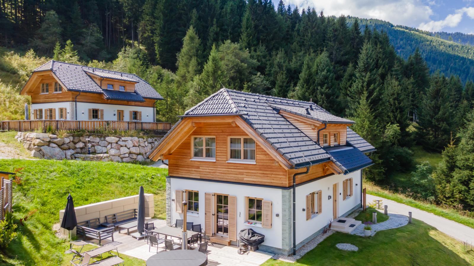 Alpenjoy Lodge-Buitenkant zomer