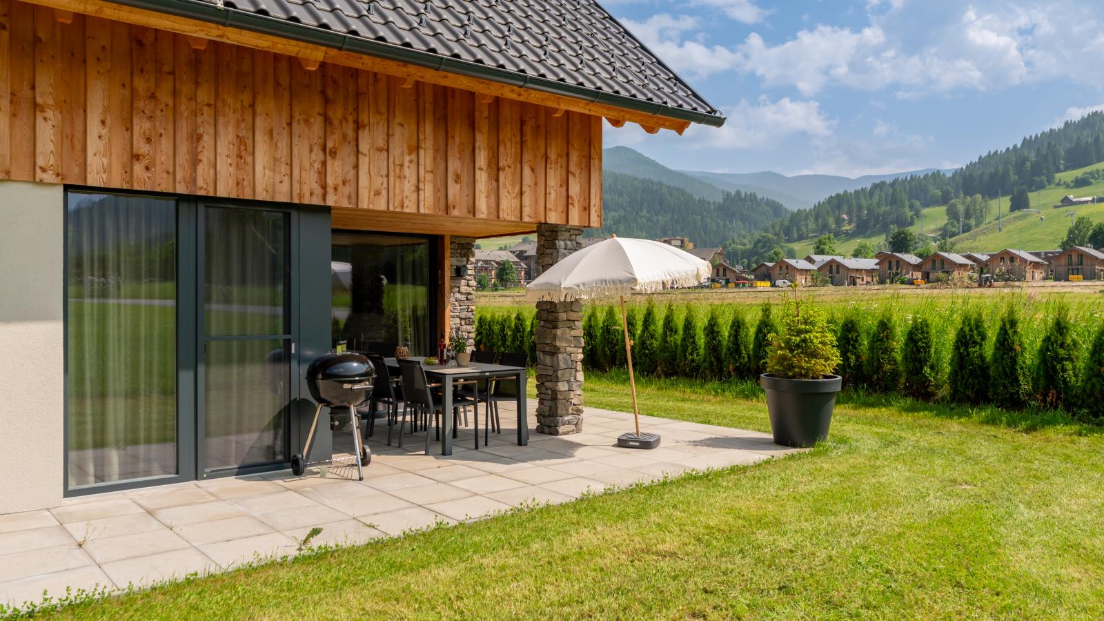 Mountain Chalet Esttes-Buitenkant zomer