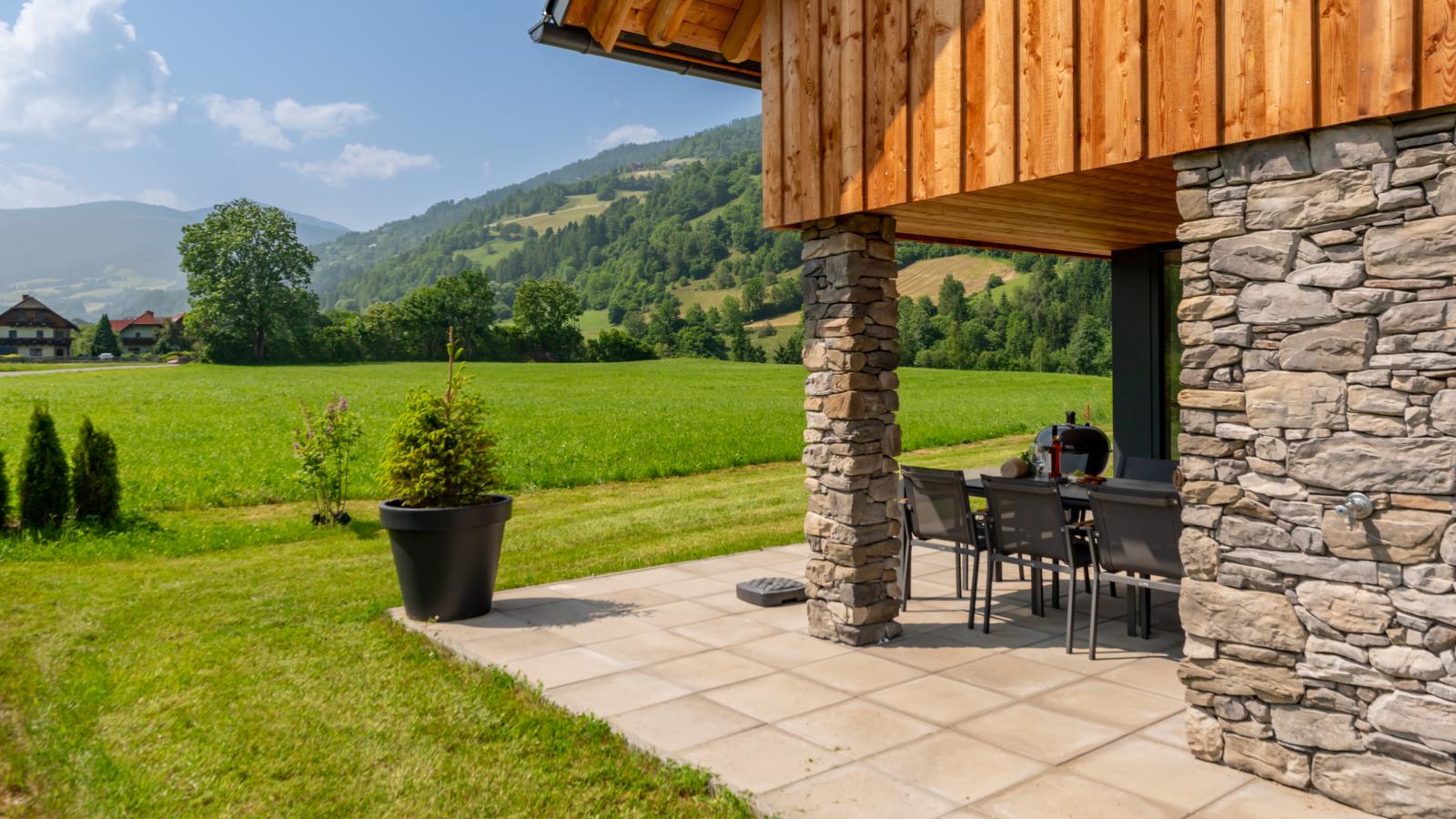 Mountain Chalet Esttes-Uitzicht zomer