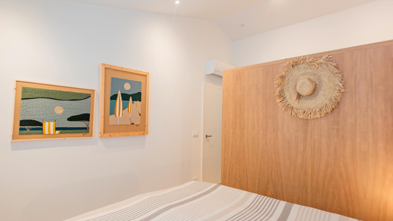La Neptune-Bedroom